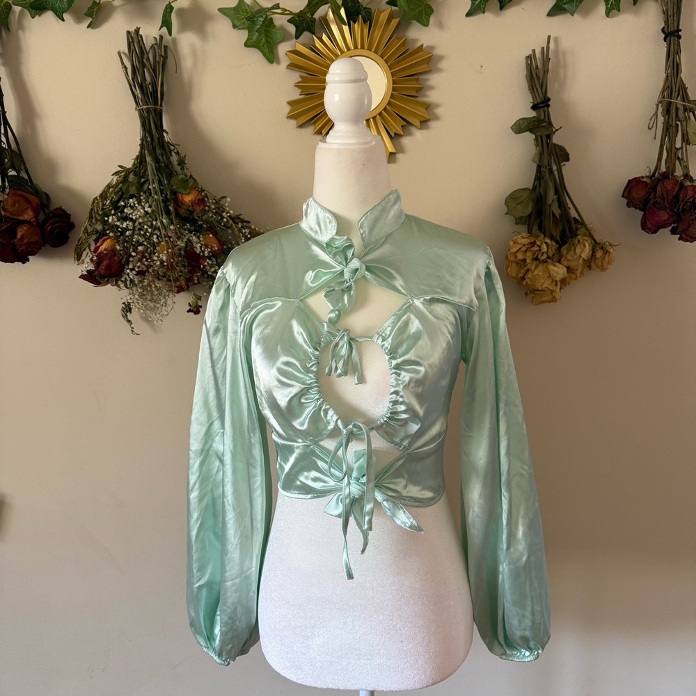 8 Birdies Cottagecore/Renaissance Mint Green Silky Keyhole Blouse - Picture 2 of 6